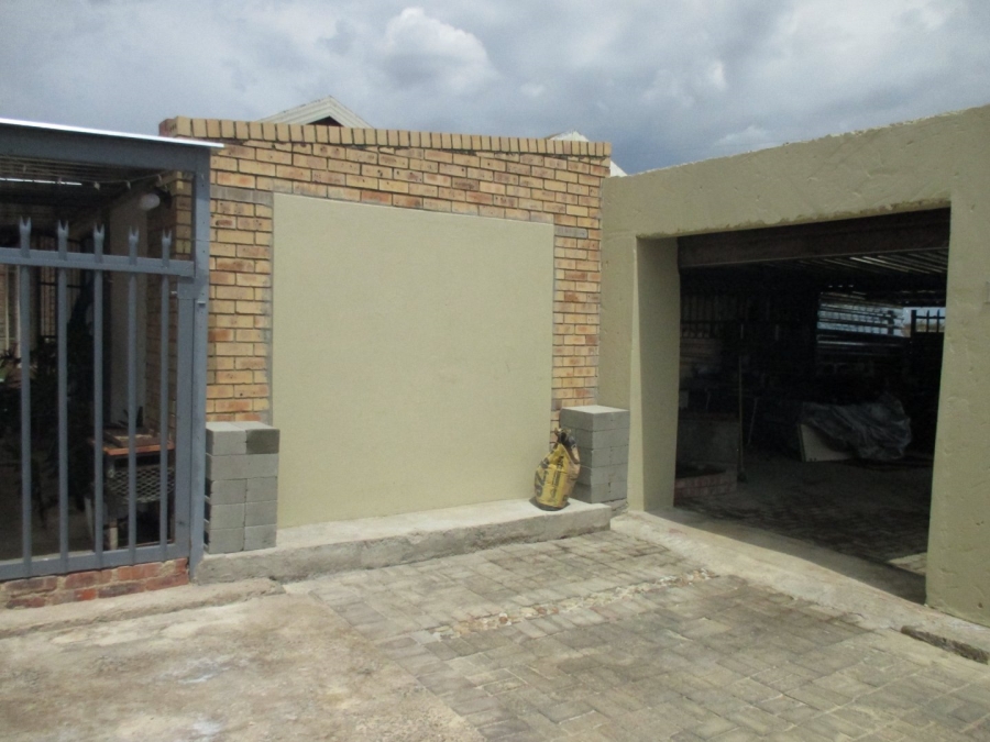 3 Bedroom Property for Sale in Bloemside 2 Free State